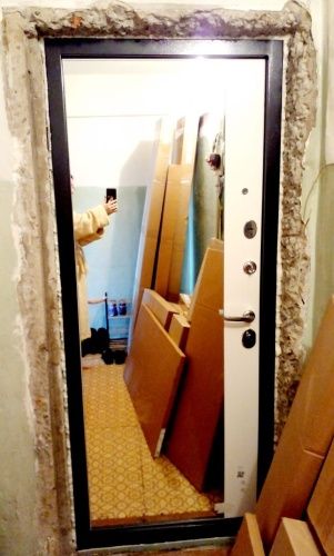 Входная дверь Феррони 9 см Серебро Зеркало (в пол) Эмалит белый фото 2 Входная дверь Феррони 9 см Серебро Зеркало (в пол) Эмалит белый фото 2